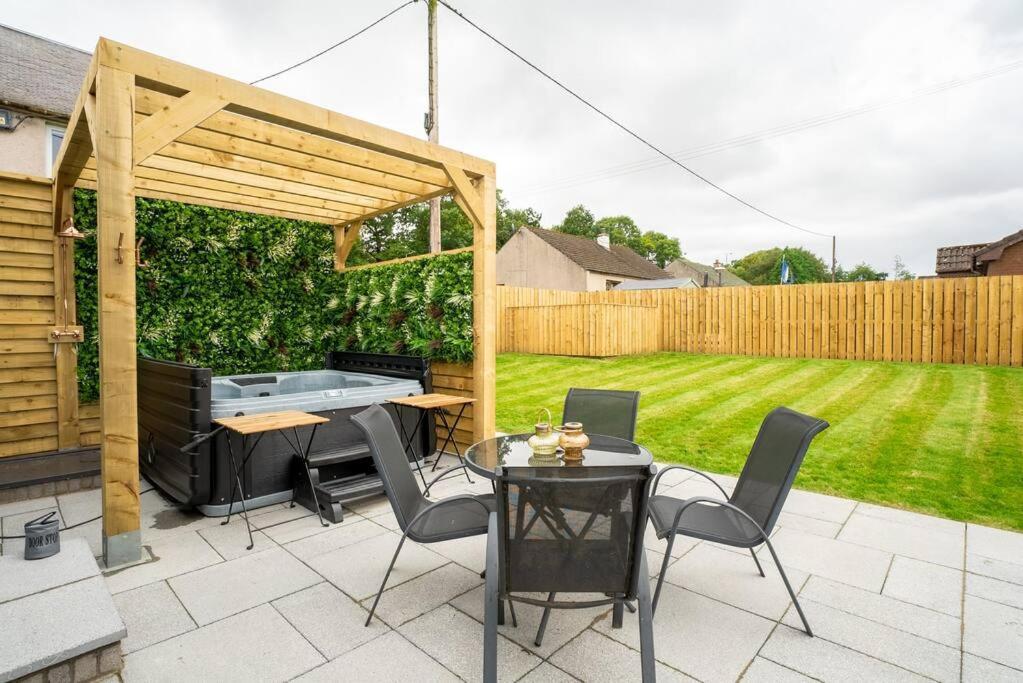 Cottage With Hot Tub Near Knockhill Saline Exterior foto